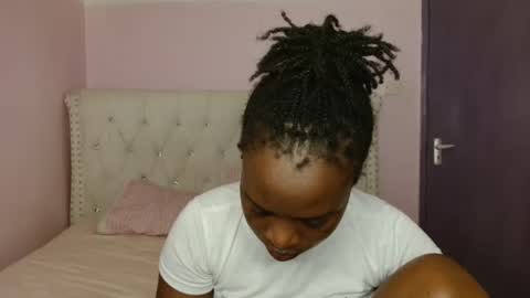 Snapshot of elina_gee chatting on 01/18/26, 09:29 elina_gee online show from 01/18/26, 09:29