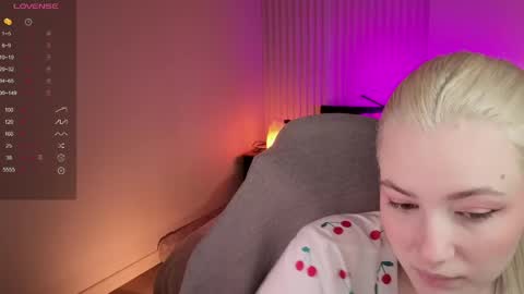 Snapshot of elina_nortas chatting on 05/06/26, 05:25 Elina online show from 05/06/26, 05:25