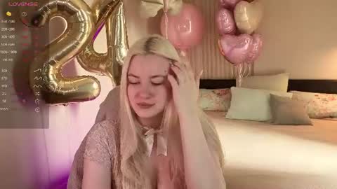 Snapshot of elina_nortas chatting on 06/18/26, 04:24 Elina online show from 06/18/26, 04:24