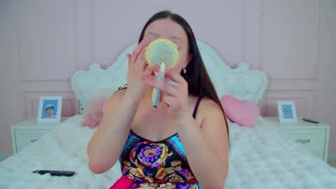 ElinaBellucci online show from 04/01/26, 04:35