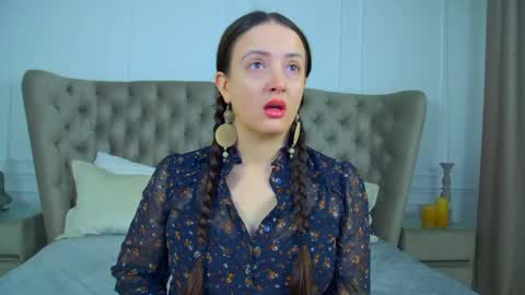 ElinaBellucci online show from 04/24/26, 04:26