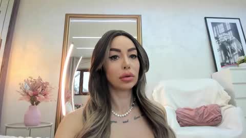 Snapshot of elinamoon_ chatting on 02/15/26, 07:27 Elina online show from 02/15/26, 07:27