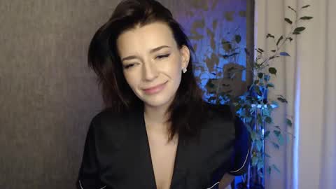 Elina online show from 12/21/24, 12:42