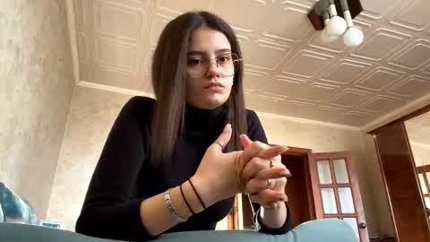 Lola online show from 11/22/25, 05:28