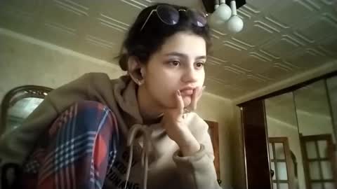 Lola online show from 11/28/25, 04:37