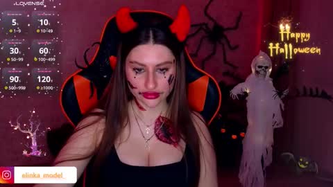 Elina online show from 10/31/25, 08:43