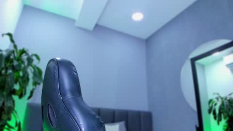 Elisa online show from 01/25/25, 12:06