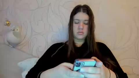 Snapshot of elisa_kollin chatting on 02/08/25, 11:22 Aletta Oushen online show from 02/08/25, 11:22