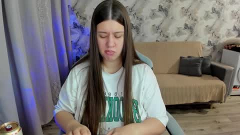 Snapshot of elisa_kollin chatting on 10/04/25, 03:10 Aletta Oushen online show from 10/04/25, 03:10