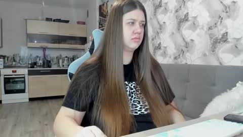 Aletta Oushen online show from 12/04/25, 10:13