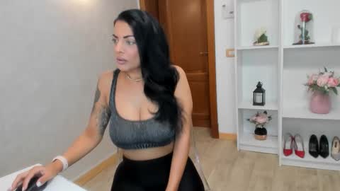 Snapshot of elisabaxter chatting on 09/11/25, 04:01 Maria online show from 09/11/25, 04:01