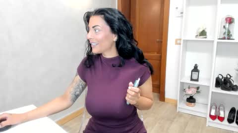 Snapshot of elisabaxter chatting on 10/04/25, 04:21 Maria online show from 10/04/25, 04:21