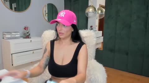 Snapshot of elisabaxter chatting on 10/26/25, 06:30 Maria online show from 10/26/25, 06:30