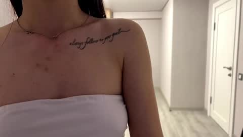 Elisa online show from 04/22/26, 05:14