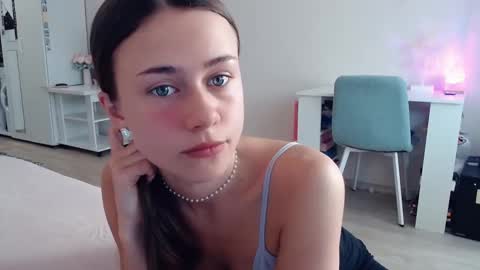 Elis online show from 10/17/25, 04:48