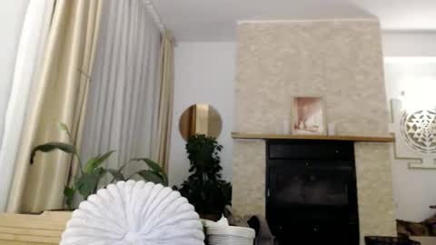 Snapshot of elise_bliss69 chatting on 11/22/25, 05:23 elise_bliss69 online show from 11/22/25, 05:23