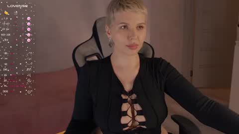 Snapshot of elise_day chatting on 06/17/26, 05:58 elise_day online show from 06/17/26, 05:58