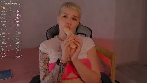 Snapshot of elise_day chatting on 06/25/26, 02:10 elise_day online show from 06/25/26, 02:10