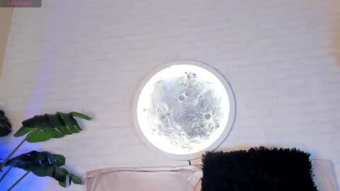 Snapshot of elise_diamond chatting on 03/02/25, 09:21 Elise diamond online show from 03/02/25, 09:21