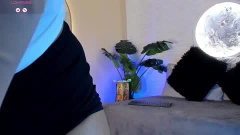 Snapshot of elise_diamond chatting on 03/08/25, 01:50 Elise diamond online show from 03/08/25, 01:50