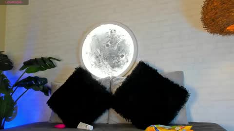 Snapshot of elise_diamond chatting on 03/09/25, 10:41 Elise diamond online show from 03/09/25, 10:41