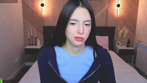 Elise online show from 04/15/26, 01:23