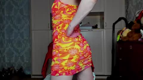 Snapshot of elisefoxy chatting on 06/14/26, 08:33 Elise online show from 06/14/26, 08:33