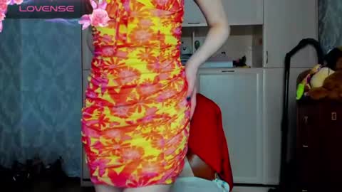 Snapshot of elisefoxy chatting on 06/15/26, 08:38 Elise online show from 06/15/26, 08:38