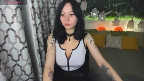 EliseRoyalty online show from 11/04/25, 10:14