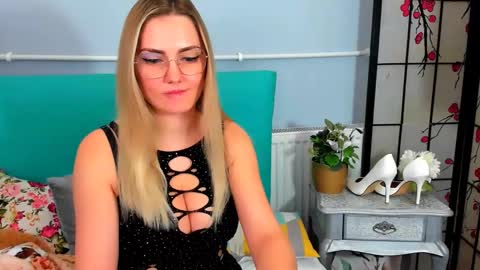 Snapshot of eliseshining chatting on 12/03/24, 03:00 Elise online show from 12/03/24, 03:00