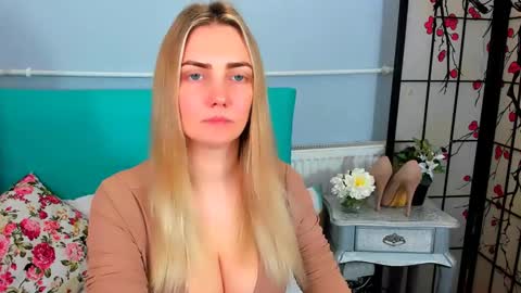 Snapshot of eliseshining chatting on 01/20/25, 12:18 Elise online show from 01/20/25, 12:18