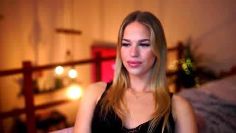 Snapshot of elister_alison chatting on 10/30/25, 07:14 Sunflower online show from 10/30/25, 07:14