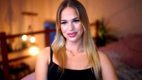 Snapshot of elister_alison chatting on 11/07/25, 04:40 Sunflower online show from 11/07/25, 04:40