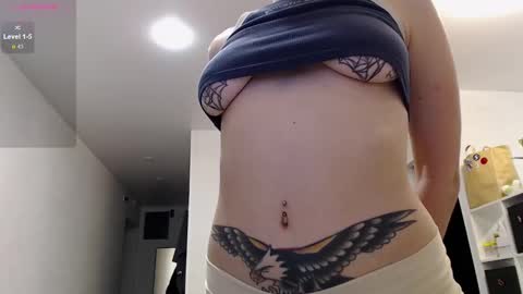 Snapshot of eliza_benet_ chatting on 12/03/24, 04:28 Ari online show from 12/03/24, 04:28