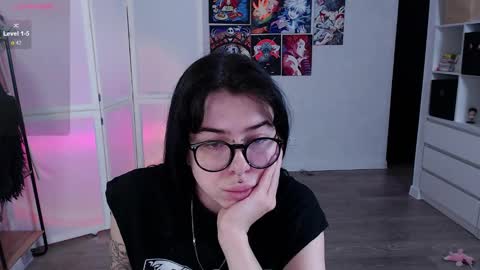 Snapshot of eliza_benet_ chatting on 01/22/25, 04:34 Ari online show from 01/22/25, 04:34