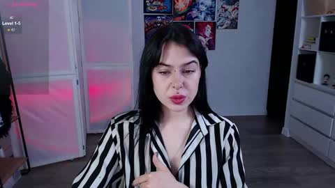 Snapshot of eliza_benet_ chatting on 01/31/25, 03:22 Ari online show from 01/31/25, 03:22