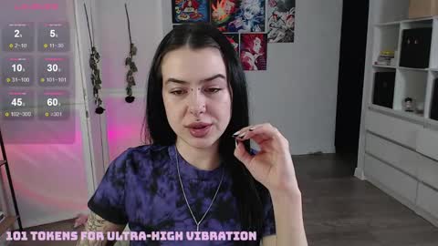 Snapshot of eliza_benet_ chatting on 02/28/25, 02:31 Ari online show from 02/28/25, 02:31