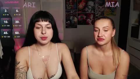 Snapshot of eliza_benet_ chatting on 10/04/25, 02:04 Ari online show from 10/04/25, 02:04