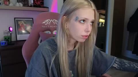 Elizabeth online show from 03/16/26, 01:48