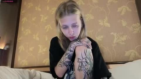 Snapshot of eliza_sadcat chatting on 06/18/26, 06:56 Elizabeth online show from 06/18/26, 06:56