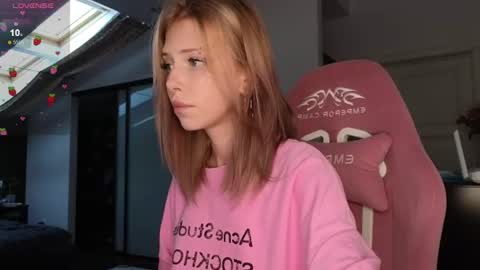 Snapshot of eliza_sadcat chatting on 07/16/26, 12:44 Elizabeth online show from 07/16/26, 12:44