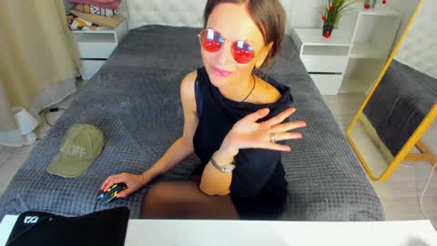 Snapshot of elizabe_th chatting on 12/15/24, 11:09 Elizabethangel online show from 12/15/24, 11:09