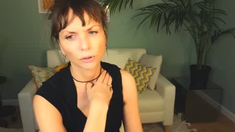 Snapshot of elizabe_th chatting on 01/20/25, 06:21 Elizabethangel online show from 01/20/25, 06:21