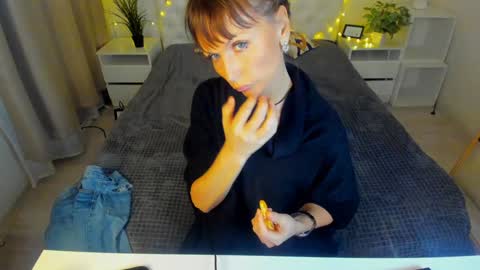 Snapshot of elizabe_th chatting on 01/21/25, 09:46 Elizabethangel online show from 01/21/25, 09:46