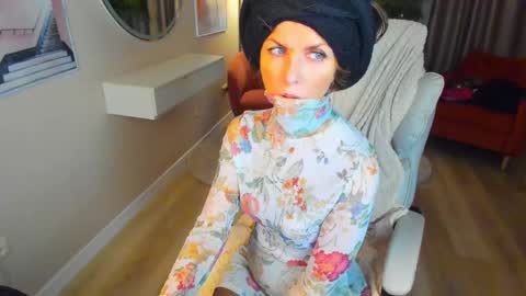 Snapshot of elizabe_th chatting on 03/10/25, 03:23 Elizabethangel online show from 03/10/25, 03:23