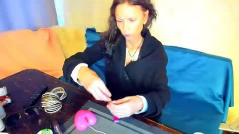 Snapshot of elizabe_th chatting on 06/24/26, 01:37 Elizabethangel online show from 06/24/26, 01:37