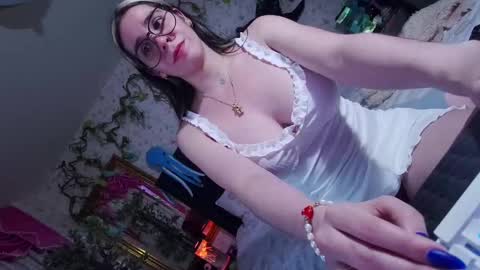 Elizabeth online show from 09/29/25, 08:02