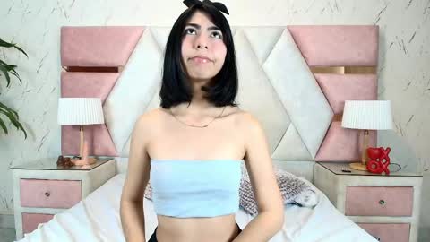 elizabeth_bloomm online show from 04/23/26, 08:44