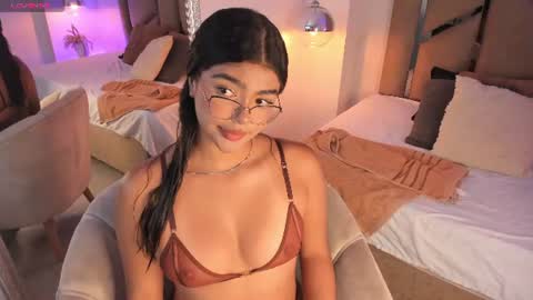 Snapshot of elizabeth_collins_ chatting on 07/16/26, 12:00 Elizabeth online show from 07/16/26, 12:00