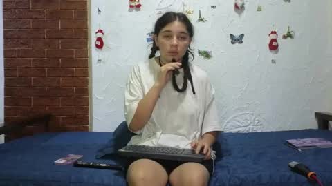 Snapshot of elizabeth_evanz chatting on 12/30/24, 04:20 elizabeth online show from 12/30/24, 04:20